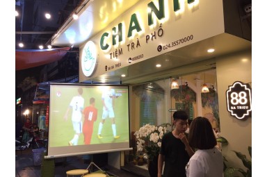 Cho thuê máy chiếu xem bóng đá giá rẻ tại Hà Nội 